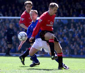 Αρσεναλ και Μάντσεστερ παρέμειναν σε τροχιά τίτλου, υποβιβάστηκε η Λέστερ