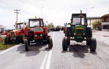 Τη συνδρομή του Κ.Στεφανόπουλου ζήτησαν αγρότες, ενώ τα μπλόκα συνεχίζονται