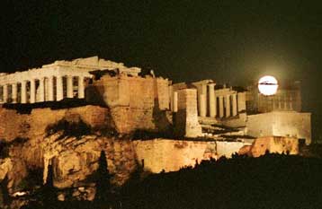 Αμερικανός επιστρέφει στην Ελλάδα κομμάτι του Παρθενώνα μετά από 30 χρόνια