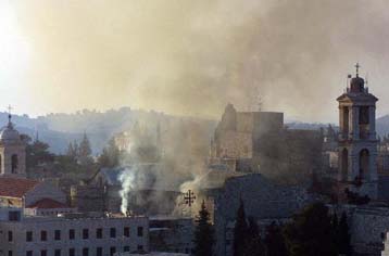 Aνταλλαγή πυρών γύρω από το Ναό της Γεννήσεως – Νεκρός Παλαιστίνιος αστυνομικός