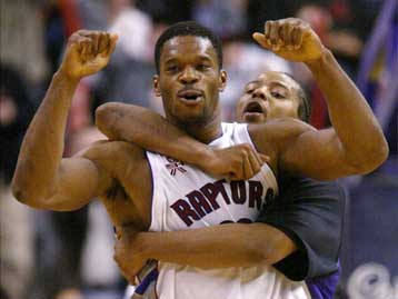 Μία ανάσα από τα πλέι οφ οι Ράπτορς με νίκη 94-84 επί των Πέισερς