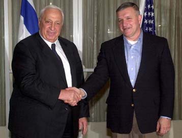 Το αίτημα Μπους για απόσυρση του Ισραήλ από τη Δυτική Όχθη μετέφερε ο Ζίνι στον Σαρόν