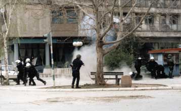 Δεκαεννέα αστυνομικοί του ΟΗΕ τραυματίστηκαν κατά τη διάρκεια συγκρούσεων με Σέρβους