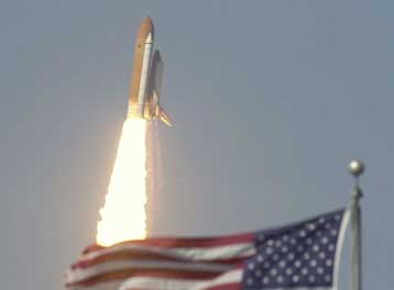 Εκτοξεύτηκε αργά το βράδυ της Δευτέρας το διαστημόπλοιο Atlantis