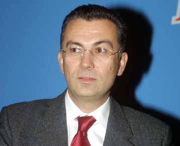 Απολογία για την υστέρηση της κυβέρνησης η συνέντευξη Σημίτη, τονίζει ο Ρουσόπουλος