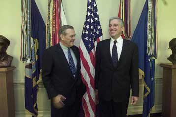 Ο ευρωστρατός στο επίκεντρο της συνάντησης Παπαντωνίου – Ράμσφελντ στο Πεντάγωνο