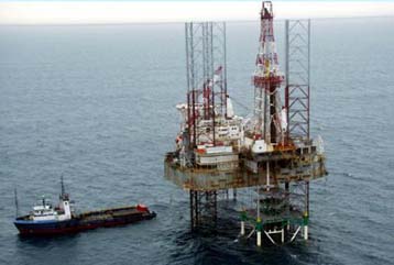 Πέφτει η τιμή του πετρελαίου στις διεθνείς αγορές αλλά οι φόβοι παραμένουν