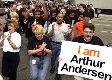 Απολύει 7.000 υπαλλήλους η Andersen η οποία βρίσκεται στο χείλος της καταστροφής