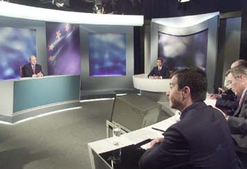 Διαφορετικές αντιδράσεις των κομμάτων στη διακαναλική συνέντευξη του πρωθυπουργού