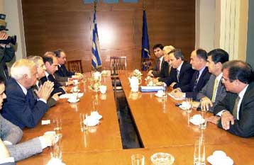 «Πέντε βόμβες» απειλούν την ελληνική οικονομία, τονίζει η Νέα Δημοκρατία