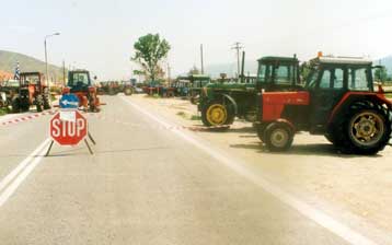 Αποχωρούν από τα μπλόκα οι αγρότες της Θεσσαλίας – Ανοιχτή η εθνική οδός