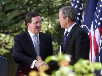 Στενές διαβουλεύσεις με τους συμμάχους εναντίον της τρομοκρατίας προανήγγειλε ο Μπους