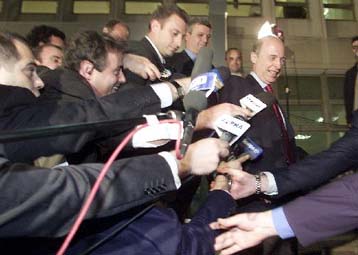 «Λίαν καλώς» από τους πολίτες στη συνέντευξη Σημίτη – Πίσω το ΠΑΣΟΚ στις δημοσκοπήσεις