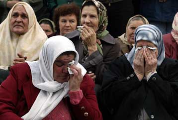Στη δημοσιότητα την Τετάρτη η έκθεση των Ολλανδών για τη σφαγή στη Σρμπρένιτσα
