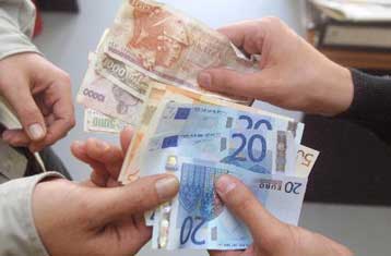 Ικανοποιημένοι οι Έλληνες για τη μετάβαση στο ευρώ – Δυσαρέσκεια για τις ανατιμήσεις