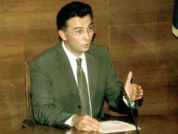 Πόλεμος δηλώσεων Πρωτόπαπα – Ρουσόπουλου με αφορμή τις δηλώσεις Καραμανλή στη Βουλή