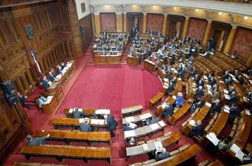 Η Γιουγκοσλαβία ψήφισε νόμο που επιτρέπει την παράδοση υπόπτων στη Χάγη