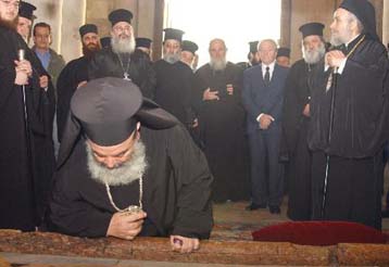 Αρωγή 500.000 δολλαρίων προς τις παλαιστινιακές οικογένειες από τον Χριστόδουλο