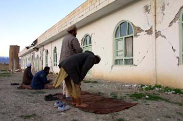 Σεισμική δόνηση στο Αφγανιστάν – Συγκεχυμένες πληροφορίες για τον αριθμό των θυμάτων