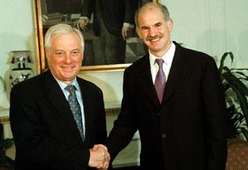 Οι εξελίξεις στη Μ.Ανατολή αλλά και η Ελληνική Προεδρία, στη συνάντηση Παπανδρέου-Πάτεν