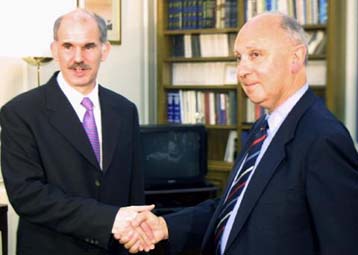 Ευκαιρίες, αλλά και ρίσκα, στο διάλογο για το Κυπριακό διαπιστώνει ο Ντ.Χάνει