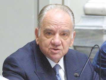 Ανοικτά όλα τα σενάρια περί εξαγορών και συγχωνεύσεων, δήλωσε ο Θ.Καρατζάς