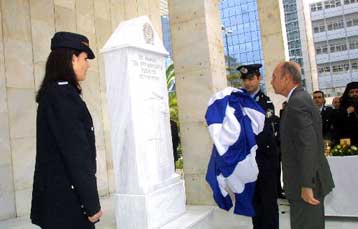 Ολοκληρώνεται το θεσμικό πλαίσιο προστασίας των αστυνομικών, ανακοίνωσε ο Χρυσοχοΐδης