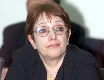 «Όχι» σε συνεργασίες με υποψηφίους του ΠΑΣΟΚ και τη ΝΔ, ξεκαθαρίζει η Α.Παπαρήγα