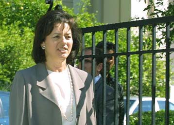 Αύξηση θέσεων παρκαρίσματος και επέκταση των λεωφορειοδρόμων υπόσχεται η Β.Παπανδρέου