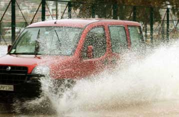 Έντονα καιρικά φαινόμενα αναμένεται να πλήξουν τις επόμενες ώρες όλη τη χώρα