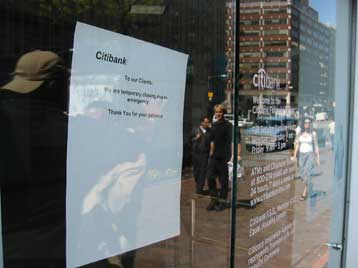 Απειλητικό τηλεφώνημα για επίθεση εναντίον αμερικανικής τράπεζας έλαβε τo FBI