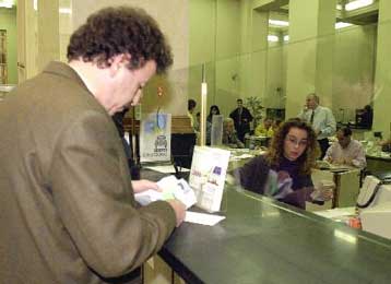 Σε ανοδική τροχιά τα επιτόκια χορηγήσεων από τις εμπορικές τράπεζες