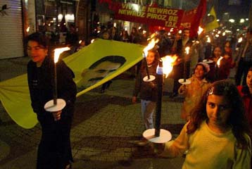 Δύσπιστη η τουρκική κυβέρνηση από τη μετονομασία του κουρδικού ΡΚΚ