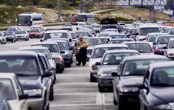 Παράνομη θεωρεί η Κομισιόν την επιβολή του τέλους ταξινόμησης στα μεταχειρισμένα ΙΧ