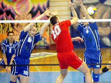 Πήρε και πάλι το προβάδισμα στις νίκες ο Ολυμπιακός έναντι του Ηρακλή με 2-1