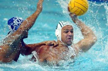 Προβάδισμα πρόκρισης στη β φάση των πλέι οφ πόλο για Εθνικό και Παναθηναϊκό