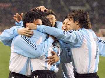 Μεγάλη νίκη της Αργεντινής επί της Γερμανίας με 1-0 και επίδειξη δύναμης από τους Αγγλους