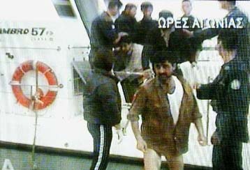 Αλλα δύο μέλη του πληρώματος του δουλεμπορικού που ναυάγησε στη Νάξο στον εισαγγελέα