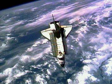 Έβαλε πλώρη για τη Γη το διαστημικό λεωφορείο Atlantis