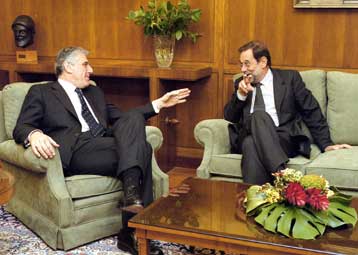 Σύντομα θα βρεθεί λύση στο θέμα του ευρωστρατού, εκτιμούν Παπαντωνίου – Σολάνα