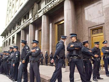 Περαιτέρω συρρίκνωση της οικονομίας της Αργεντινής προβλέπει για το 2002 το ΔΝΤ