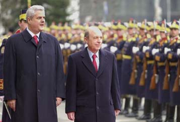 Tρομοκρατία, λαθρεμπόριο και επιχειρηματικοί δεσμοί στη σύνοδο του Βουκουρεστίου