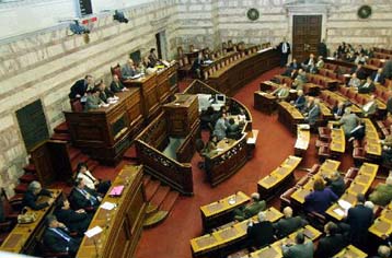 Ένταση στη Βουλή για τη θέσπιση αφορολογήτου 25% στη βουλευτική αποζημίωση