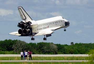 Εφτασε την Παρασκευή στη Γη το διαστημόπλοιο Atlantis