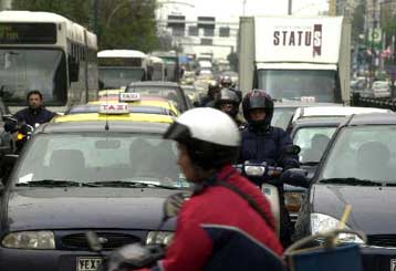 Πακέτο μέτρων για την αντιμετώπιση του κυκλοφοριακού προωθεί η κυβέρνηση