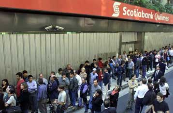 Οι Αρχές της Αργεντινής έκλεισαν επ αόριστον όλες τις τράπεζες