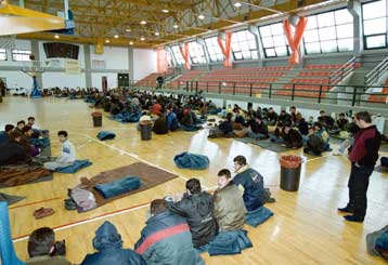 Σκάφος με 57 λαθρομετανάστες εντοπίστηκε ανοιχτά της Ανδρου