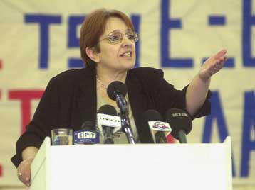 Απεγκλωβισμό από ψευδοδιλήμματα πρέπει να σημαίνουν οι εκλογές, τόνισε η Α.Παπαρήγα