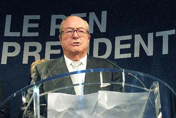 Διαφορετικές εκτιμήσεις πολιτικών στην Ελλάδα για το αποτέλεσμα των γαλλικών εκλογών