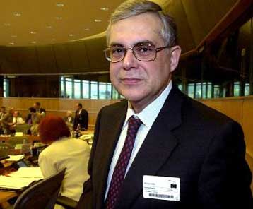 Η σταθερότητα των τιμών δεν είναι ο μόνος στόχος της ΕΚΤ, δηλώνει ο Λουκάς Παπαδήμος